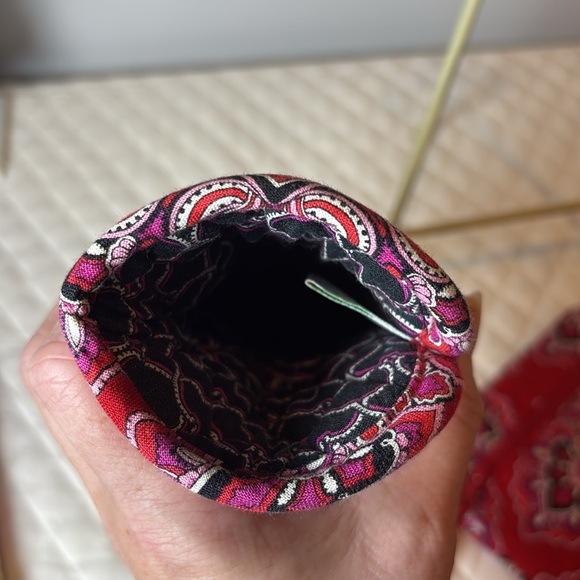 VERA BRADLEY Compact Taxi
Wallet Frankly Scarlet Kisslock and Eyeglass Case - Picture 4 of 10